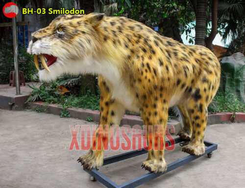 Animatronic Smilodon Model