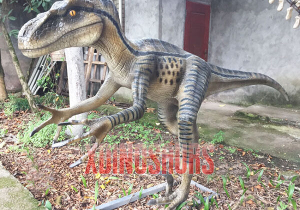 Velociraptor Statue