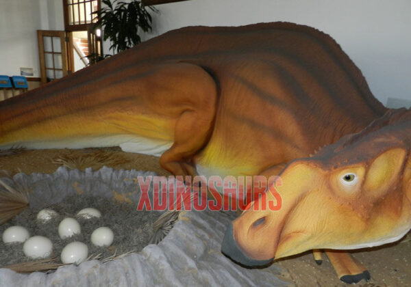 Maiasaura and Eeggnest Model