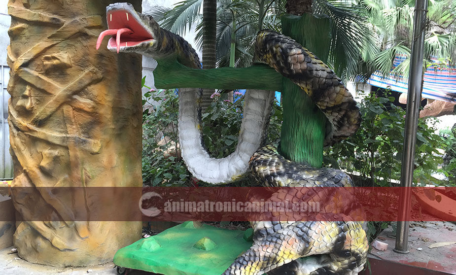 Animatronic boa constrictor