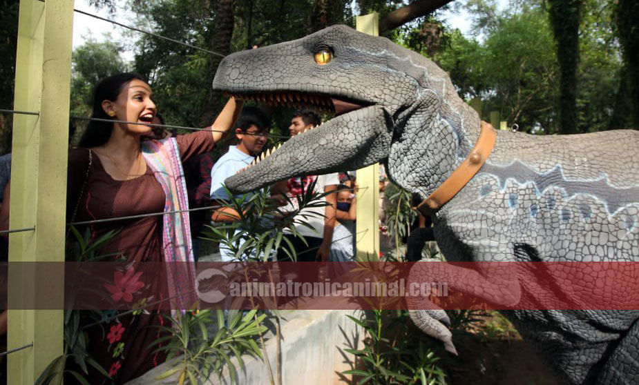 Animatronic Dinosaurs as Holidays Decorations