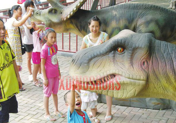 LifeSized Dinosaur Exhibits at Outdoor