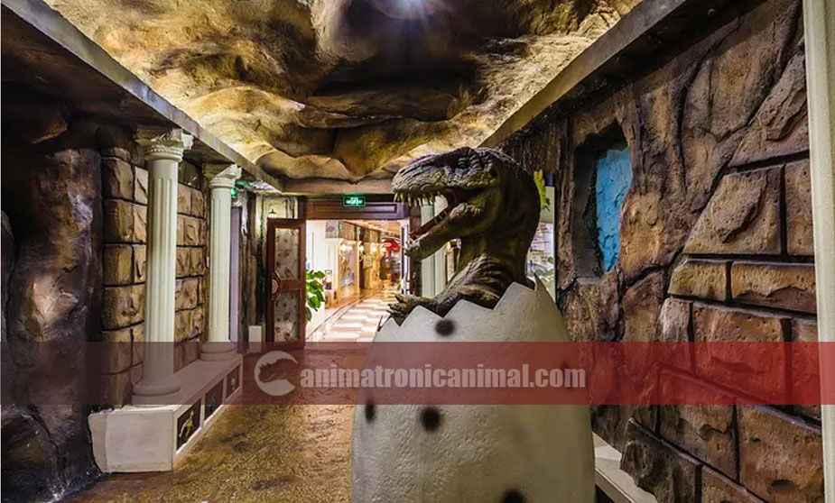 Animatronic Dinosaur Props as Restaurant Decorations