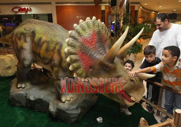 Animatronic Triceratops at Mall Square