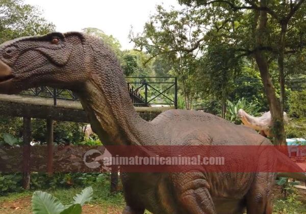 Animatronic Iguanodon as Scenic Area Decoration