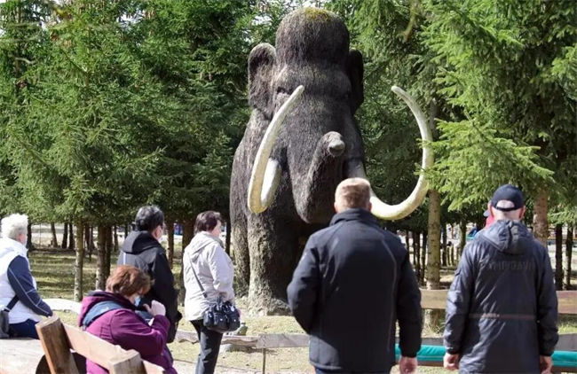 Large Mammoth Model