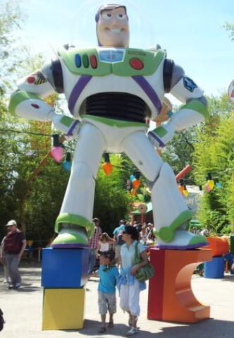 Buzz Lightyear Statue