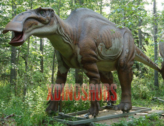 Animatronic Maiasaura at Summer Dino Expo